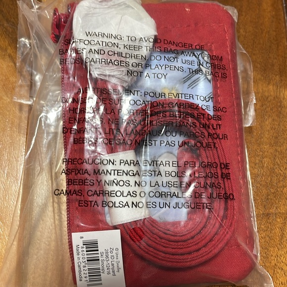 Last One! NWT Vera Bradley Peanuts® Zip ID & Lanyard Ski Snoopy - Picture 5 of 6